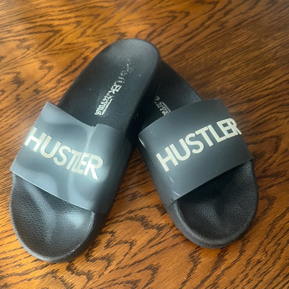 Hustler Hollywood Black Sandals with Sleek Design and Comfort